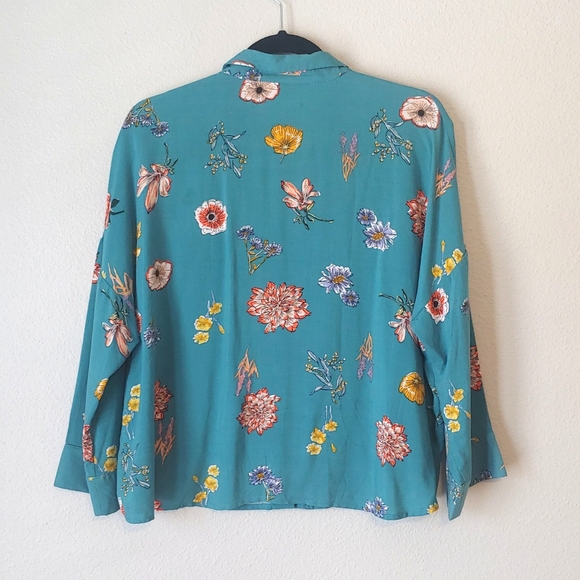 Pull&Bear | Floral Crop Button Down Top - Picture 5 of 12